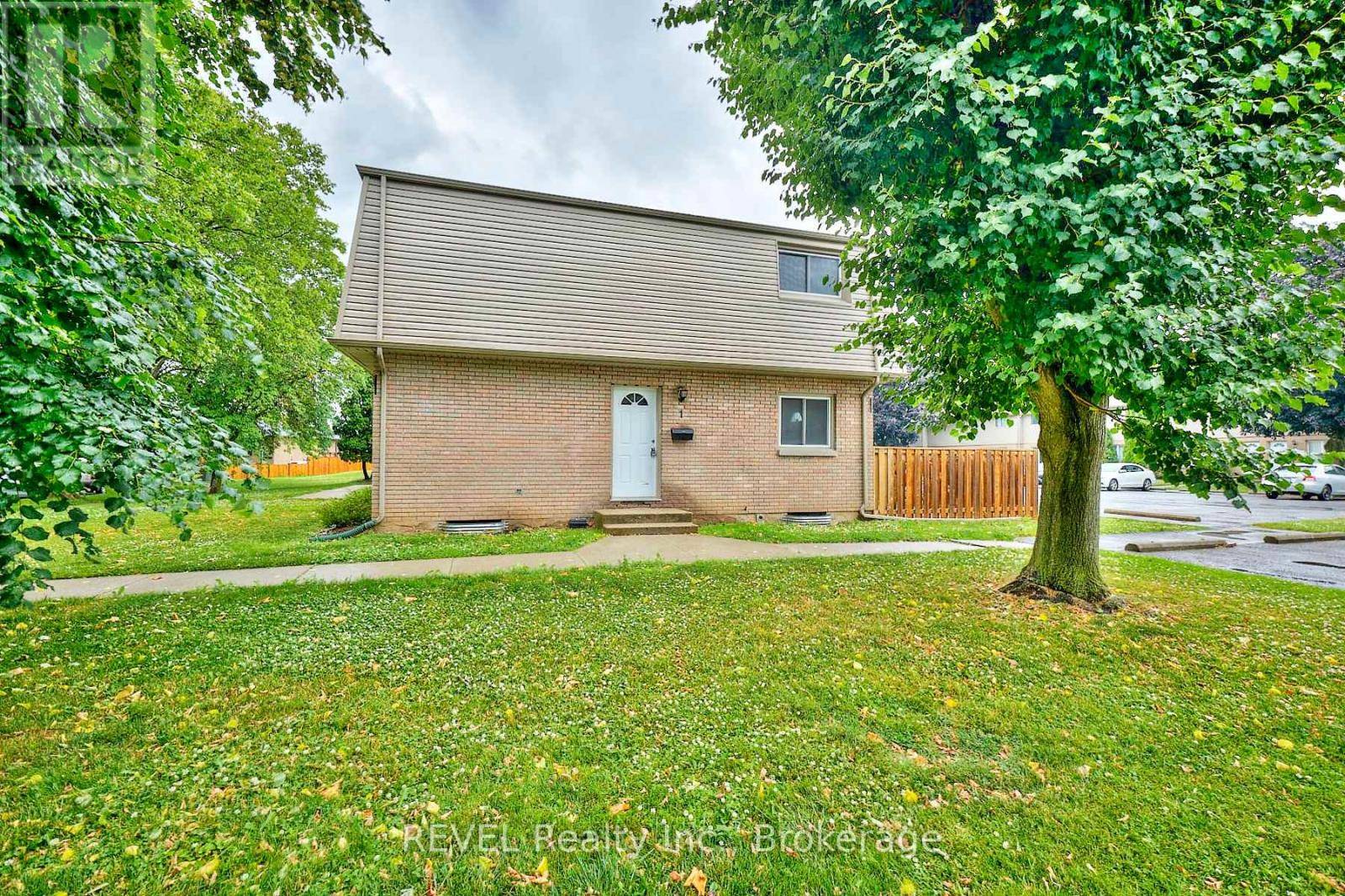 Niagara Falls (morrison), ON L2E5W8,4215 Meadowvale DR #1