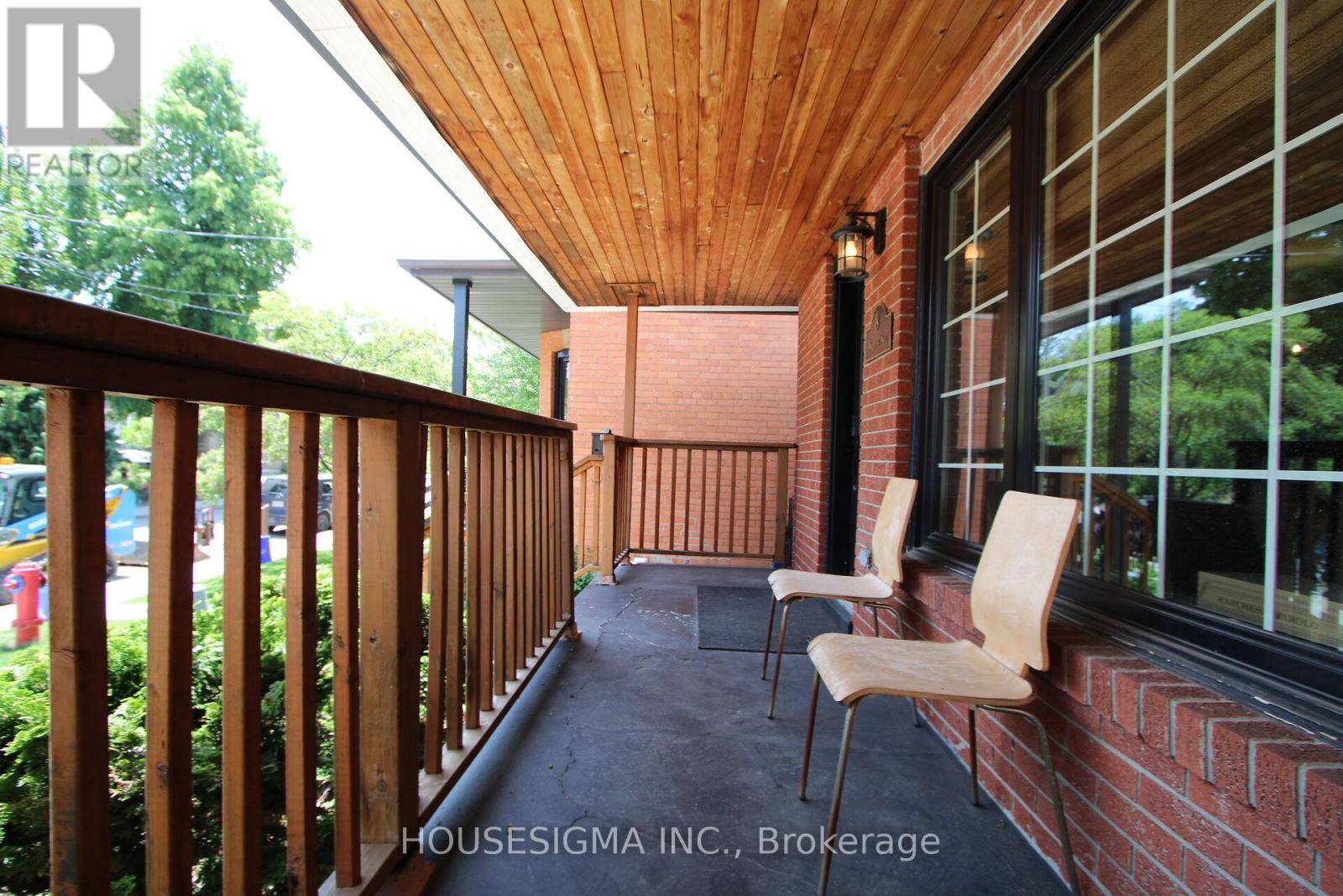 Hamilton (kirkendall), ON L8P4E9,8 MOUNTAIN AVENUE