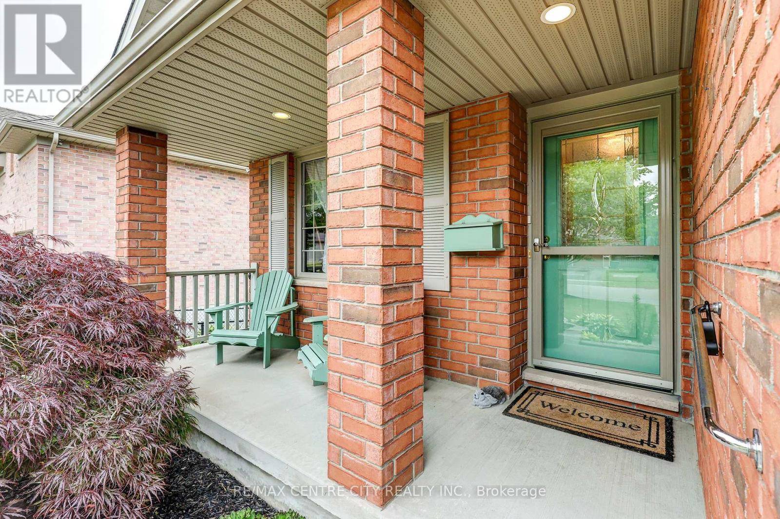 St. Thomas, ON N5R6K9,29 HICKORY LANE