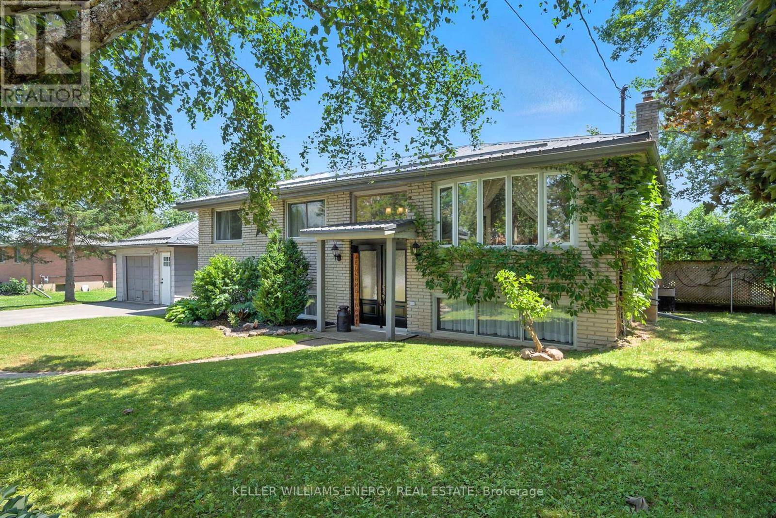 Selwyn, ON K9J6X2,685 YOUNG STREET