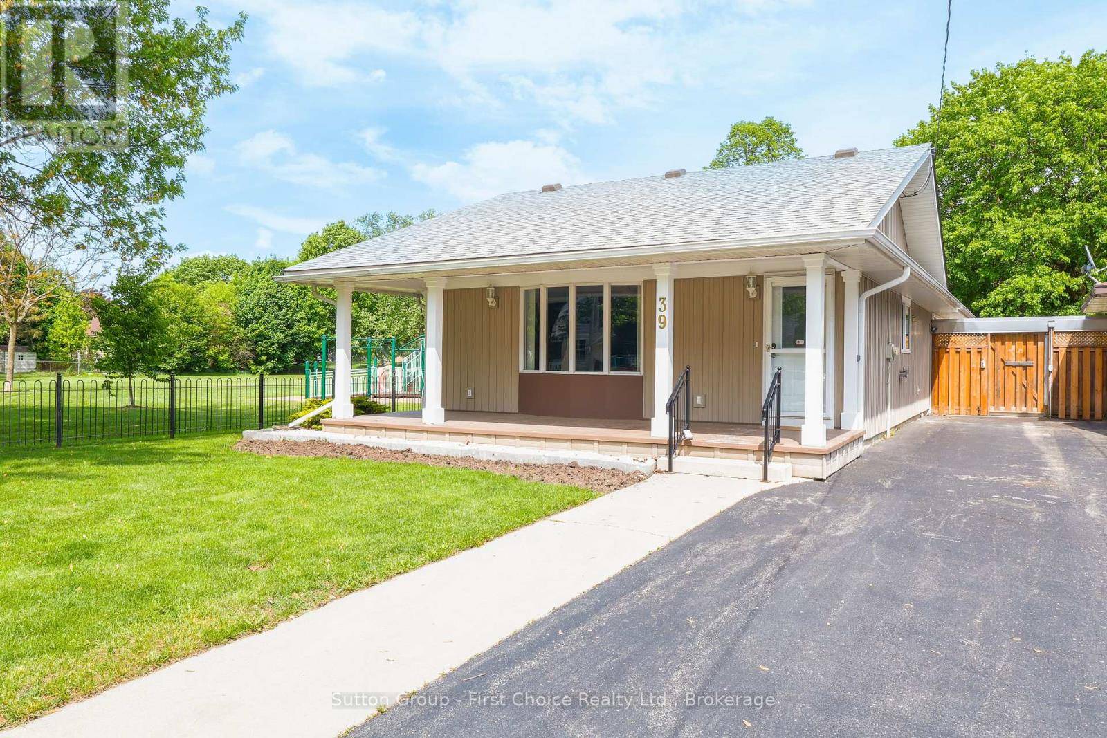 Stratford, ON N5A4V6,39 PORTIA BOULEVARD