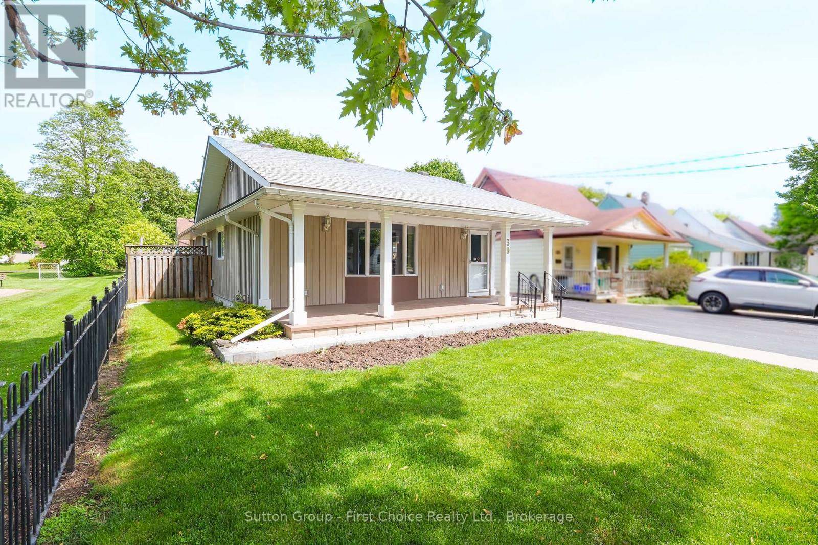 Stratford, ON N5A4V6,39 PORTIA BOULEVARD