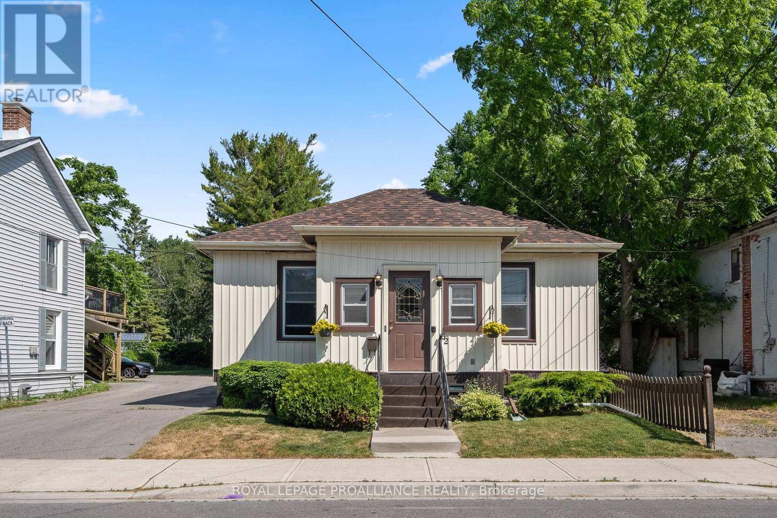Cobourg, ON K9A1H1,62 JAMES STREET E