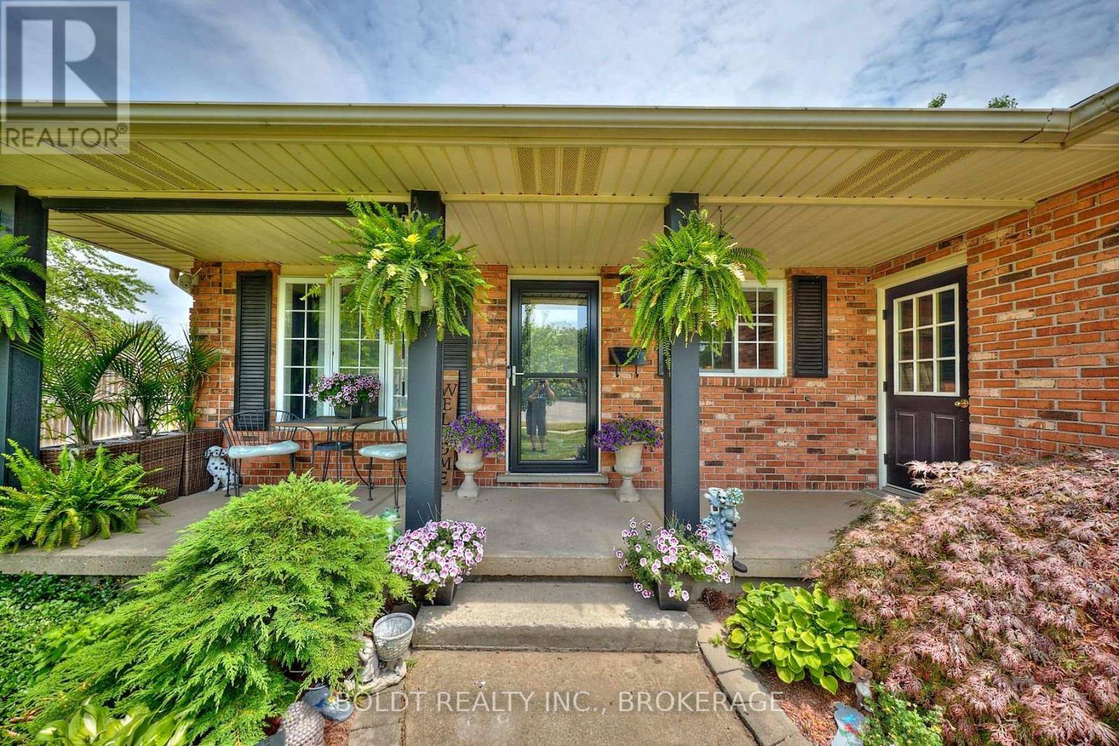 Welland (n. Welland), ON L3C6V5,15 PINOAK COURT