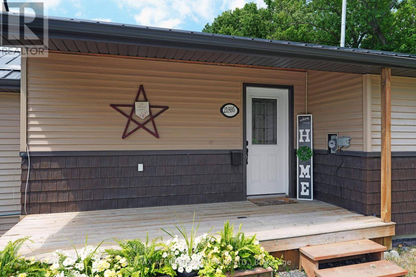 North Glengarry, ON K0B1H0,21895 SEGUIN MILL STREET