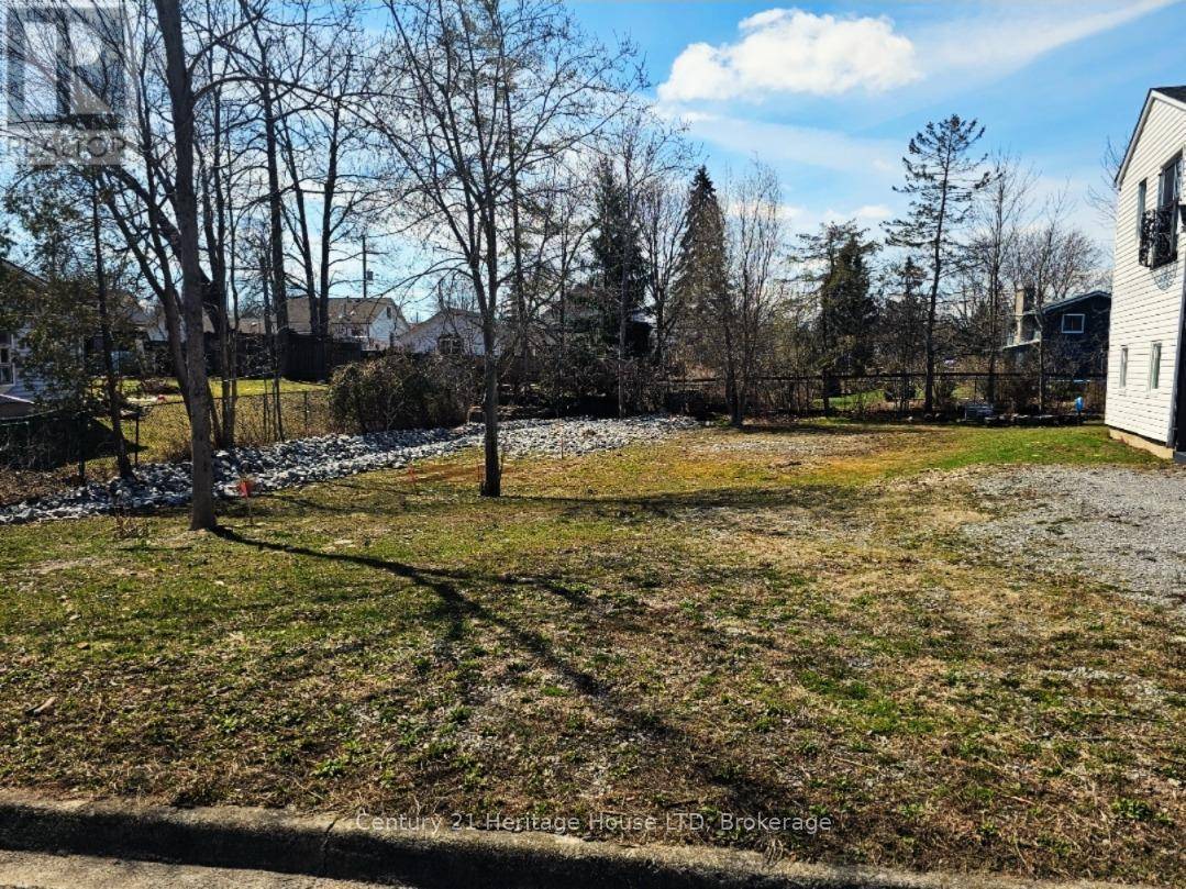 Fort Erie (lakeshore), ON L2A5H5,28 RADFORD STREET