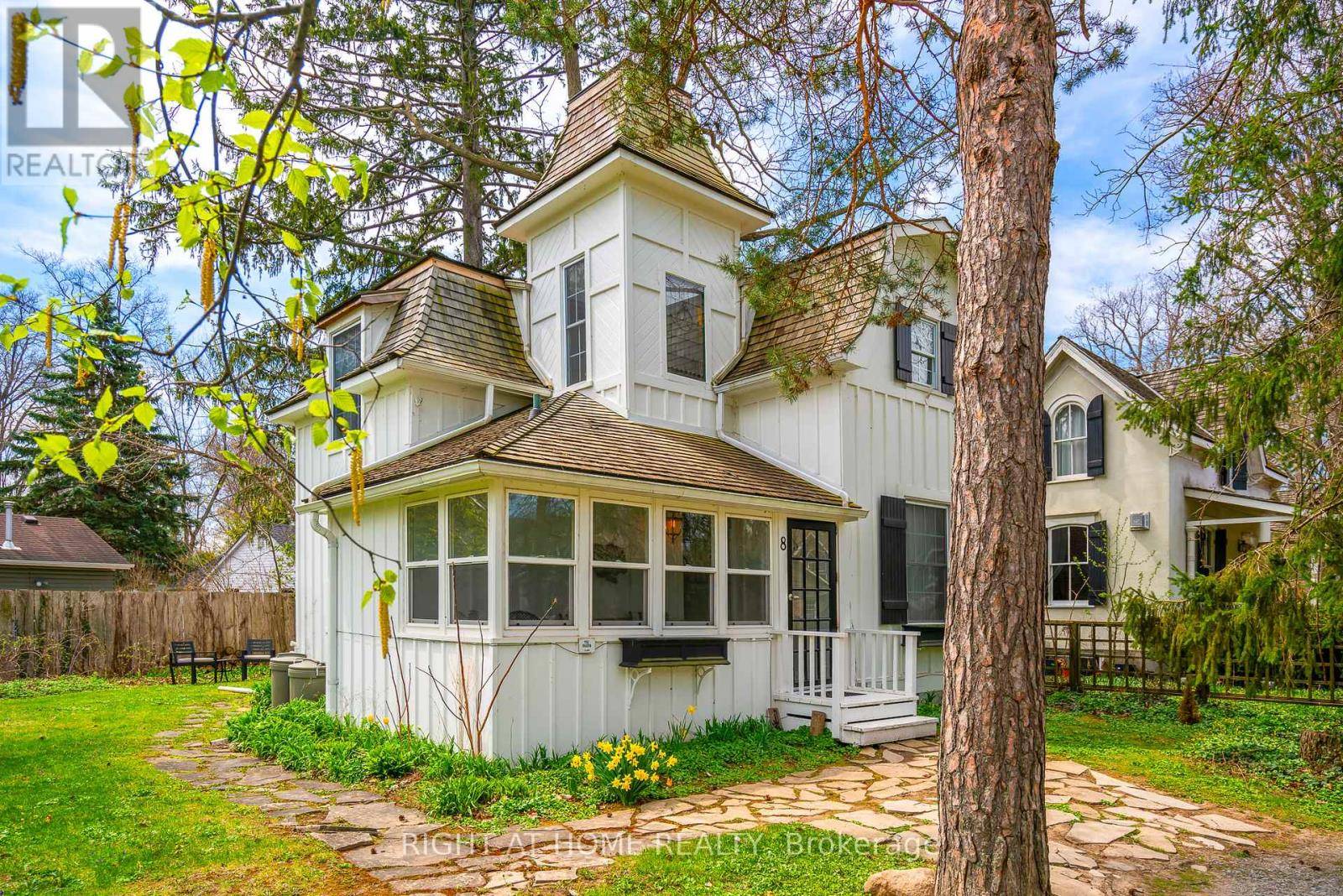 Niagara-on-the-lake (town), ON L0S1J0,8 LUTHER AVENUE