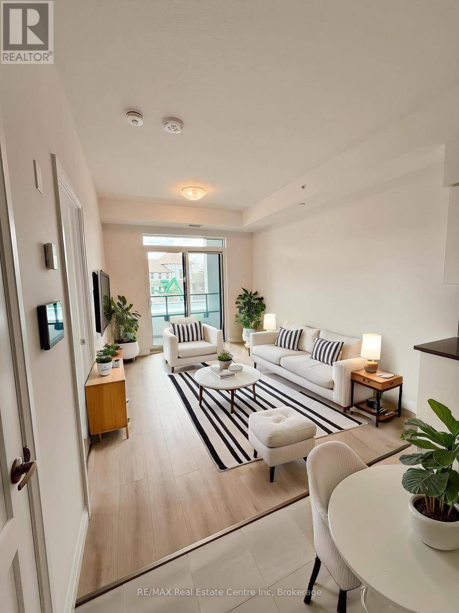 Guelph (downtown), ON N1E0S6,93 Arthur ST South #201
