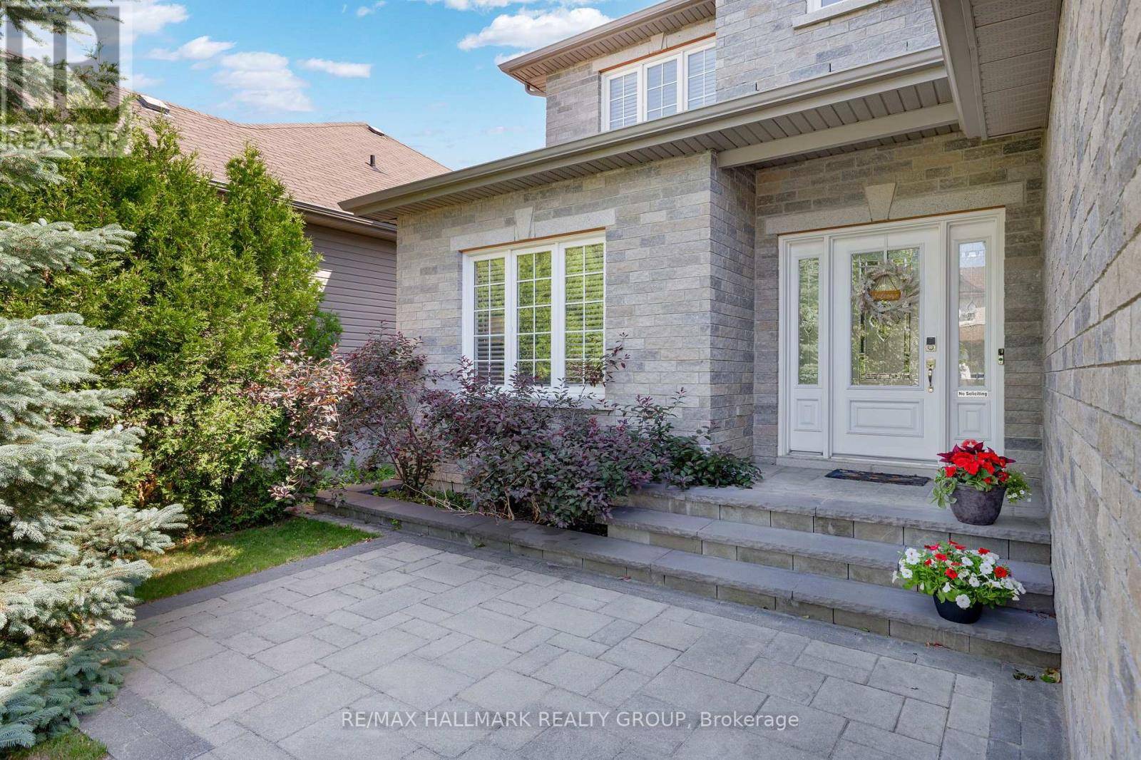 Ottawa, ON K2S0A4,451 LANDSWOOD WAY