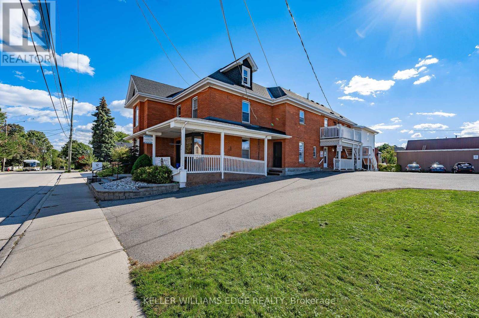 Hamilton (waterdown), ON L0R2H0,22 MILL STREET S