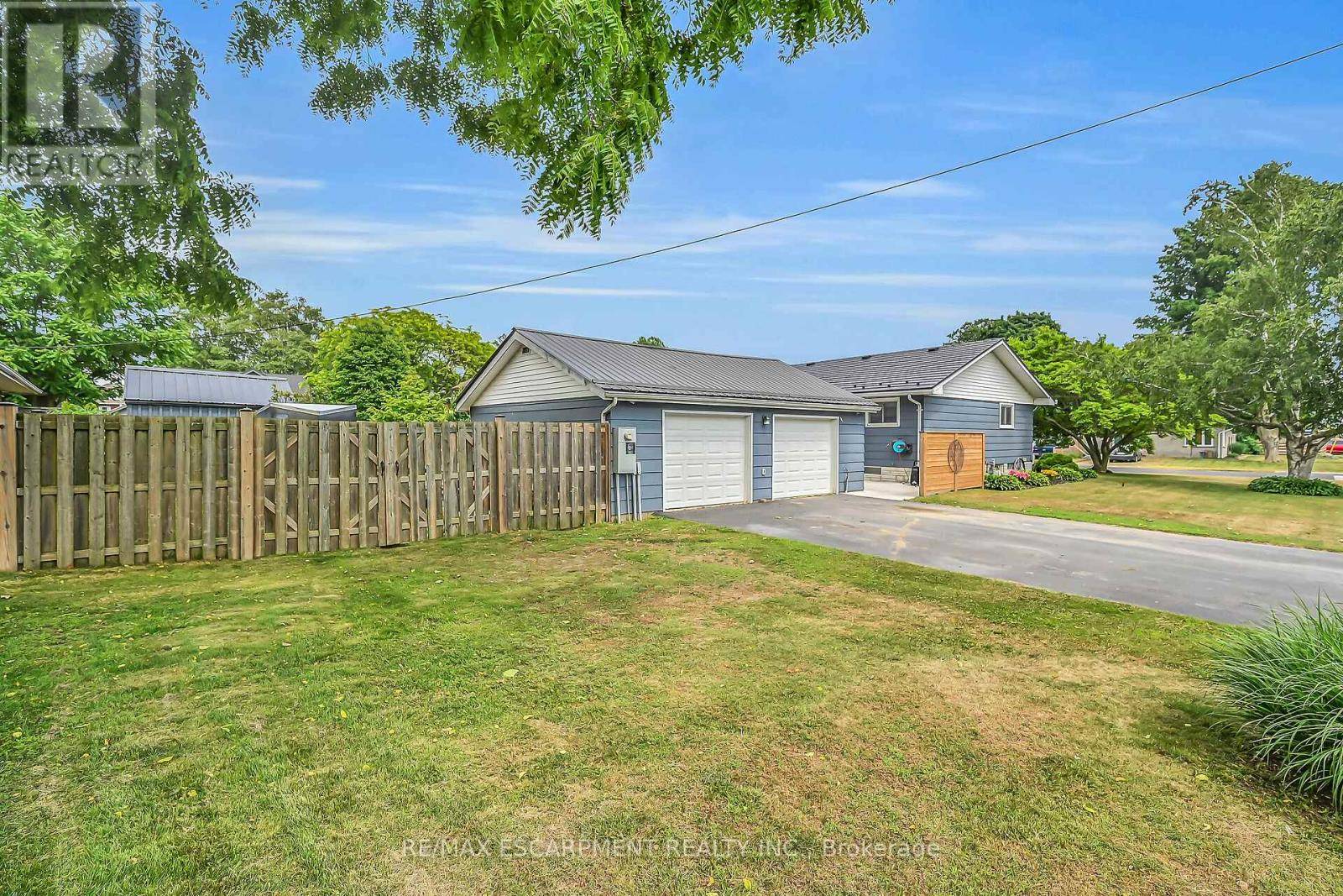 Norfolk (port Dover), ON N0A1N0,4 CLIFFORD STREET
