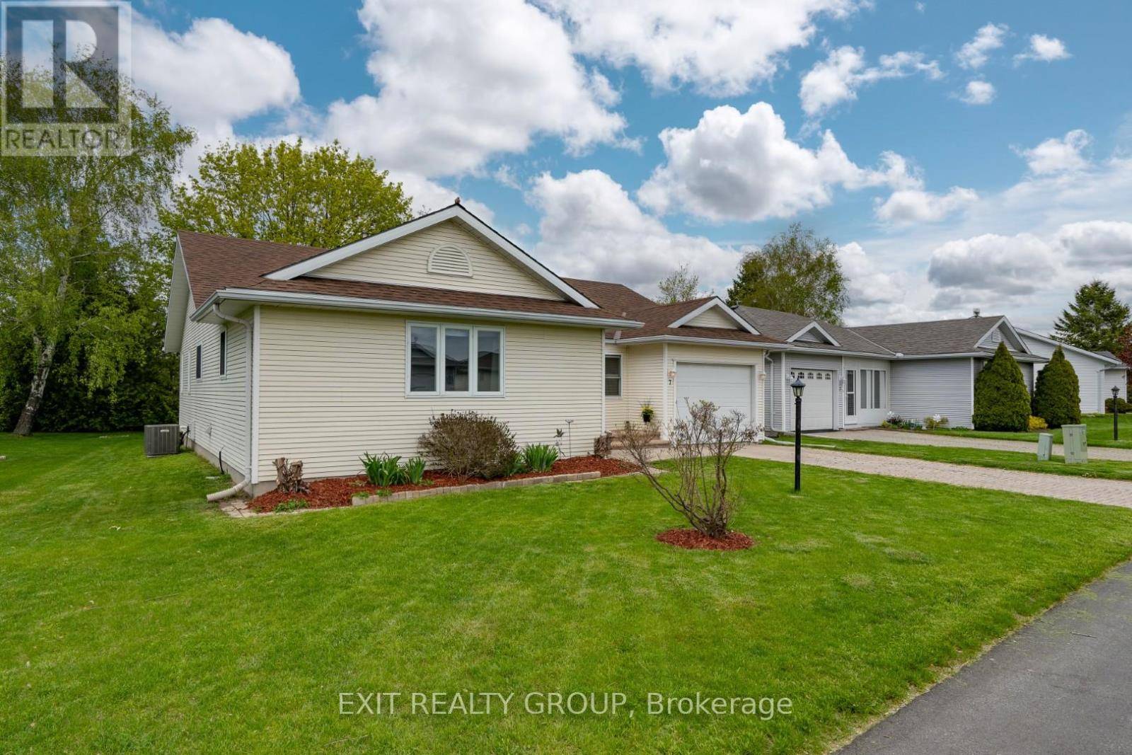 Prince Edward County (wellington Ward), ON K0K3L0,7 CRETNEY DRIVE