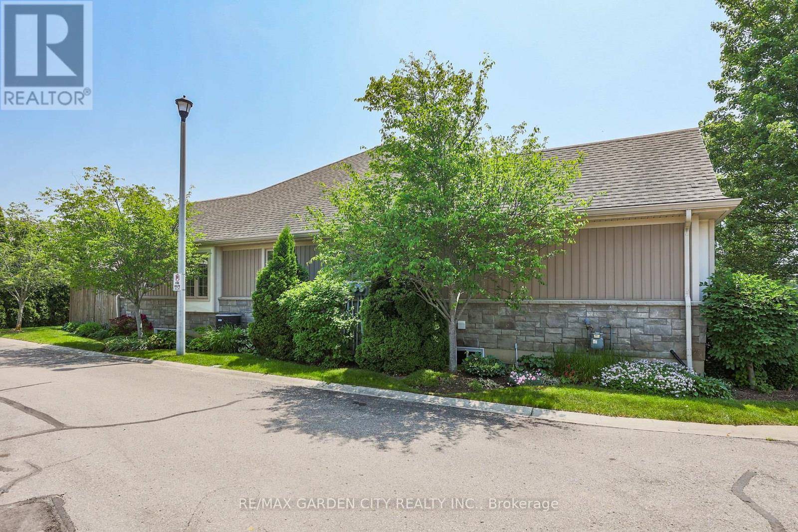 St. Catharines (carlton/bunting), ON L2M0A6,603 Welland AVE East ##5