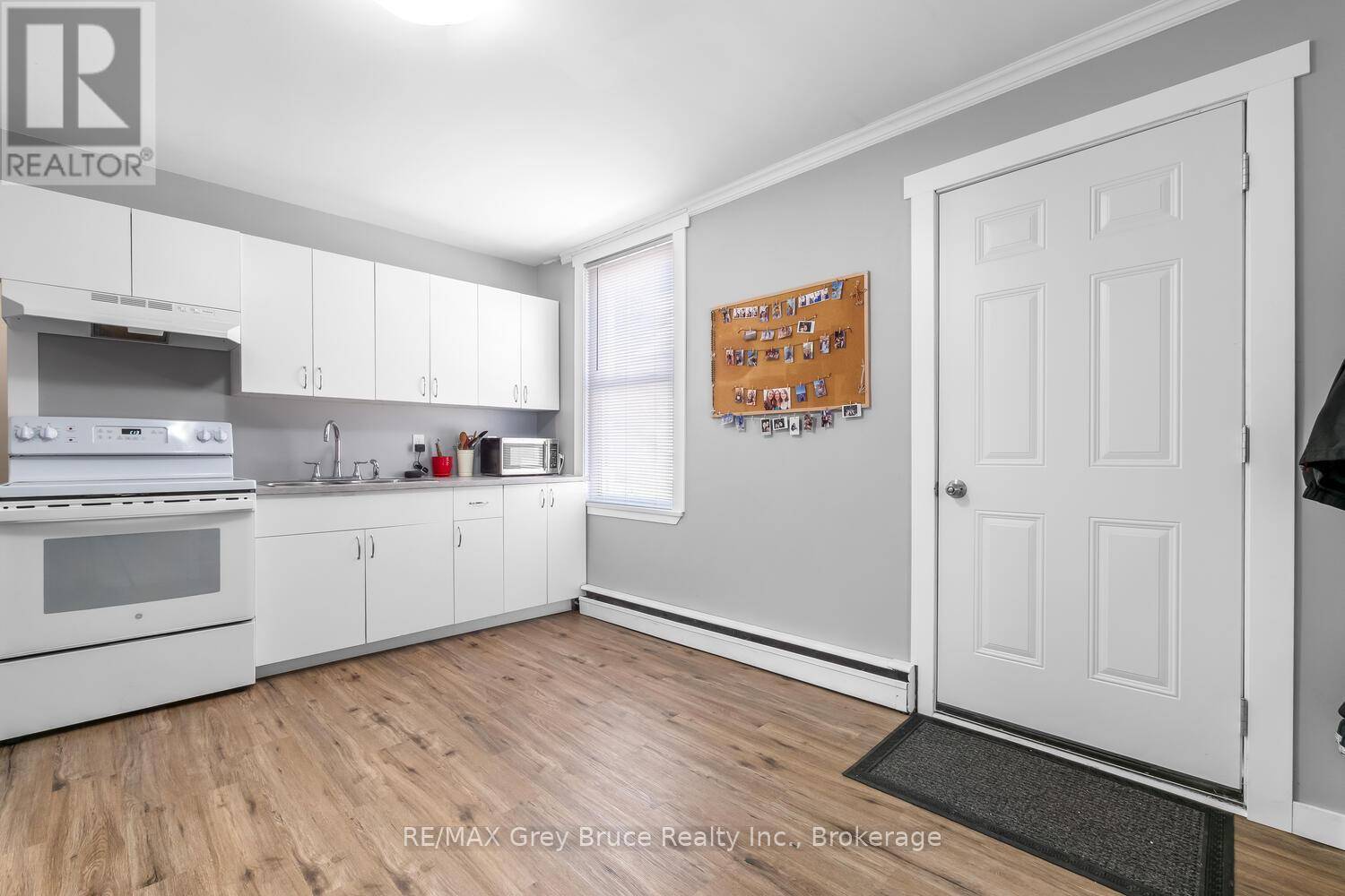 South Bruce Peninsula, ON N0H1P0,502 BRUCE STREET
