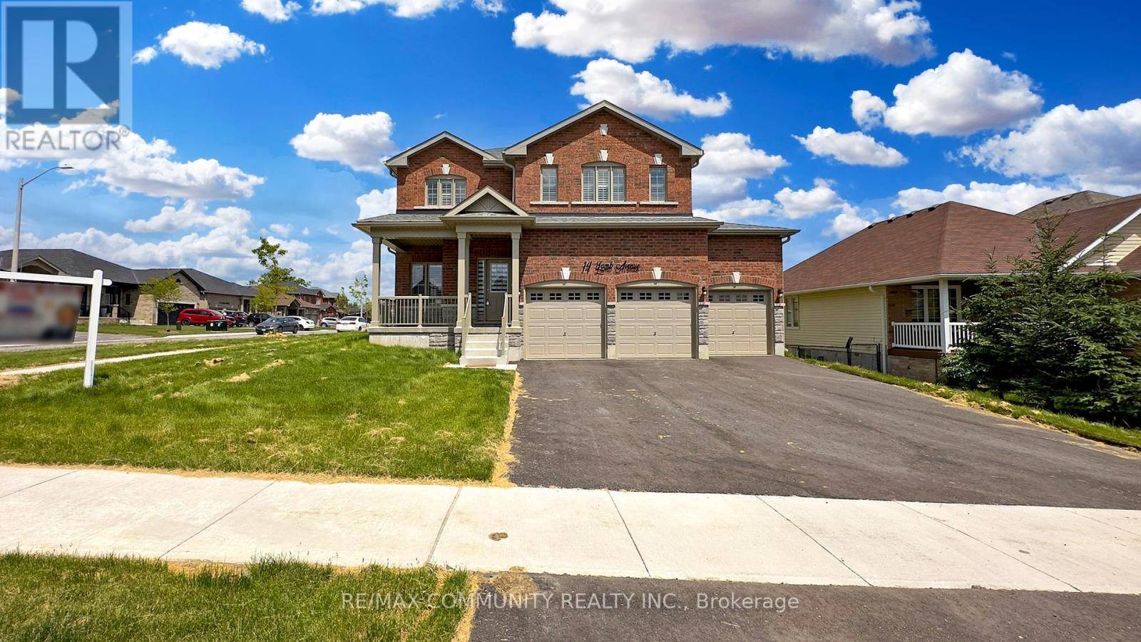 Kawartha Lakes (lindsay), ON K9V0J3,14 LAMB AVENUE