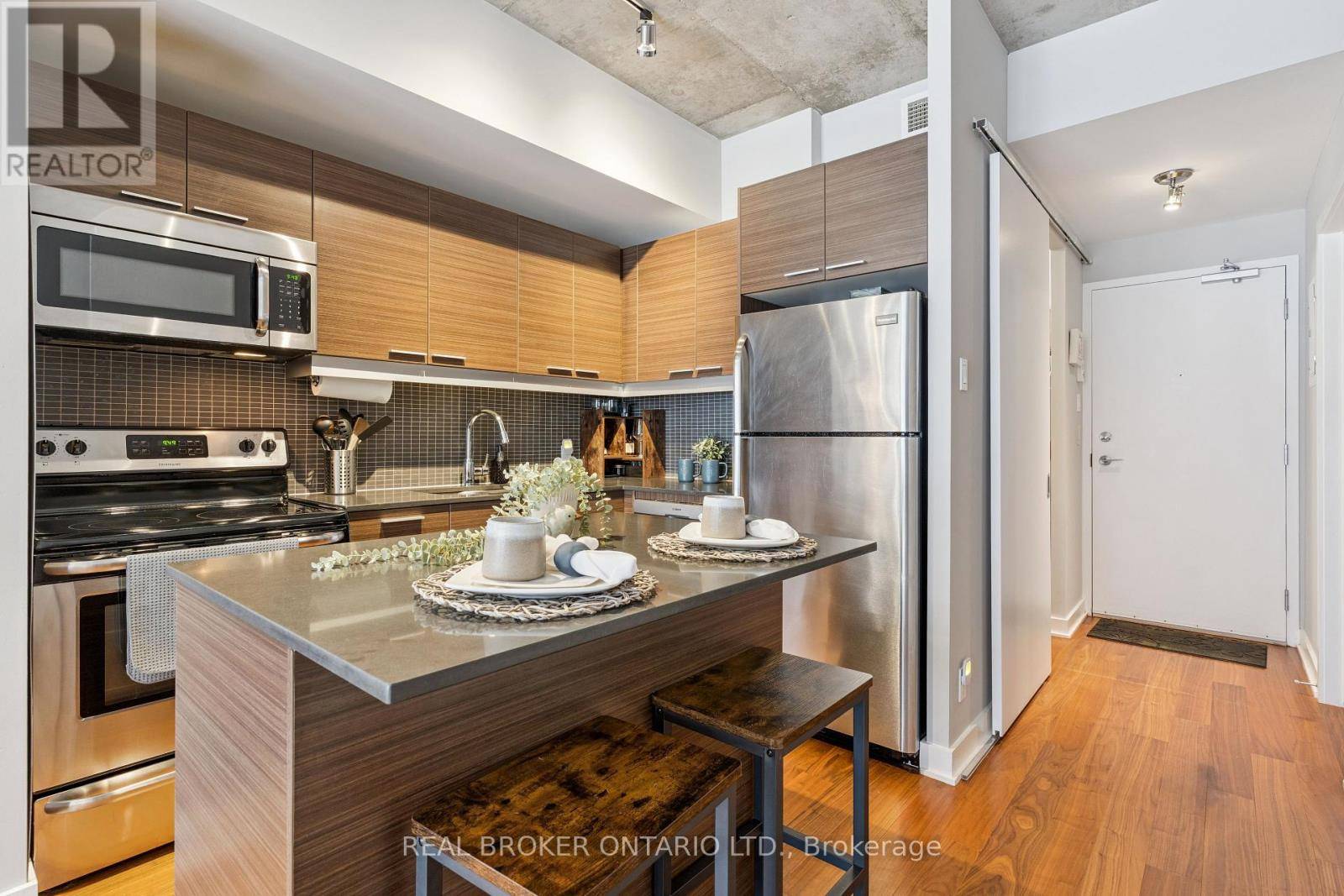 Ottawa, ON K2P0S1,349 Mcleod ST #623