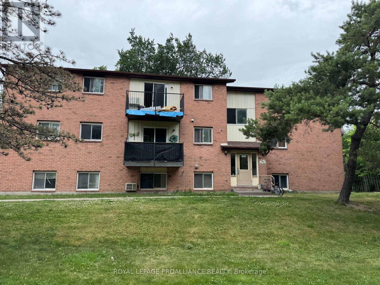 Belleville (belleville Ward), ON K8P2B5,35C Union ST #301