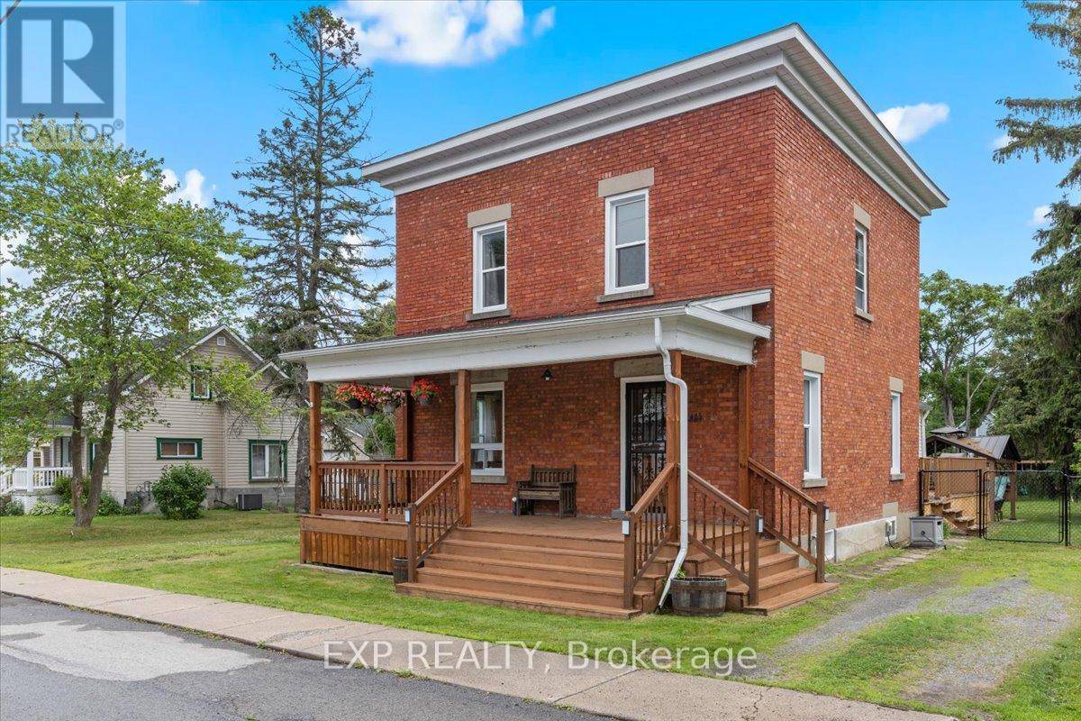 North Dundas, ON K0C2K0,485 VICTORIA STREET