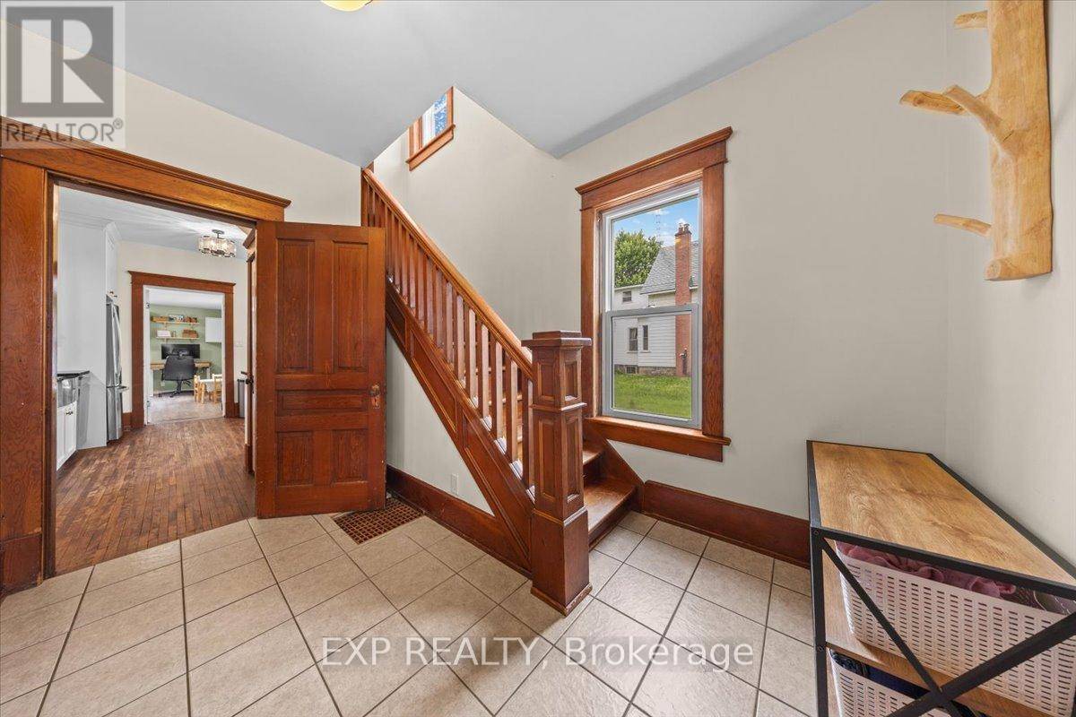 North Dundas, ON K0C2K0,485 VICTORIA STREET