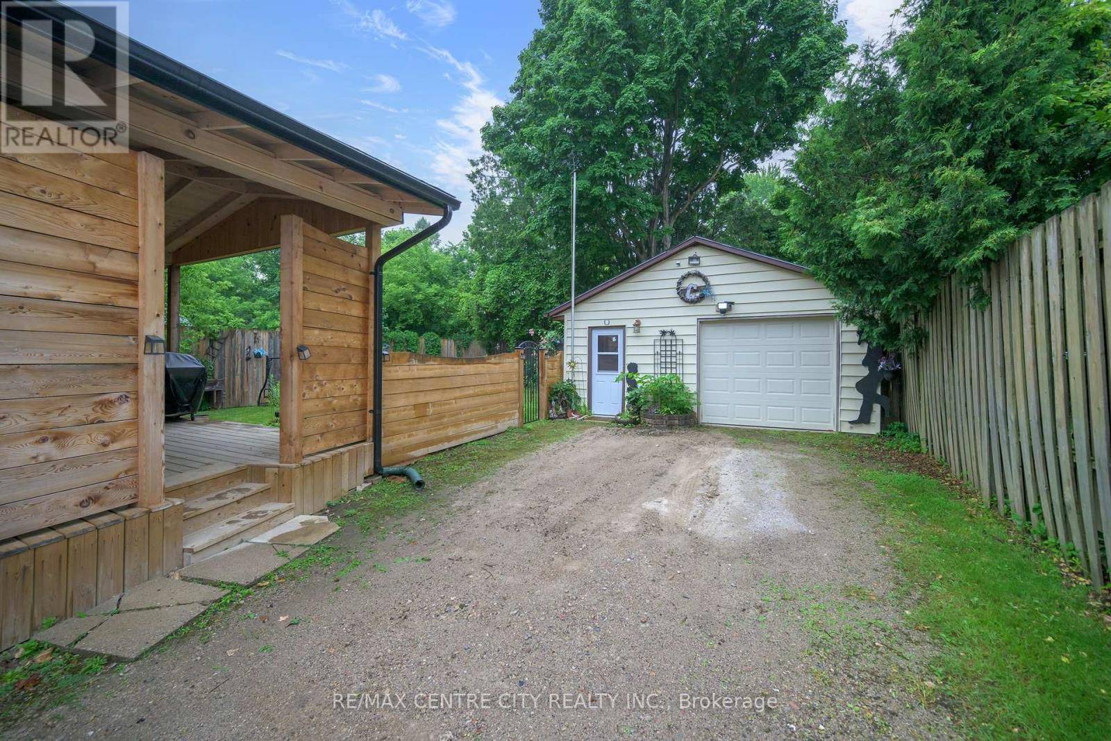 London North (north N), ON N6H1X8,99 WILSON AVENUE