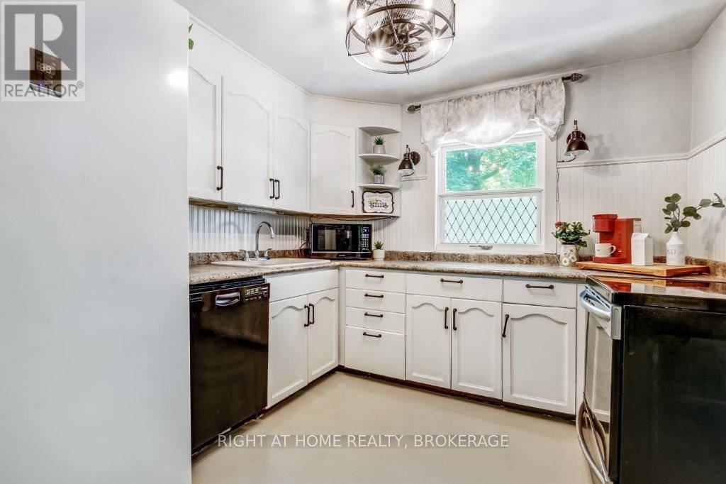 Norfolk (delhi), ON N4B1A6,20 ROSS CRESCENT