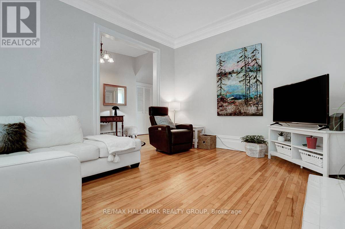 Ottawa, ON K1S1X6,120 STRATHCONA AVENUE S