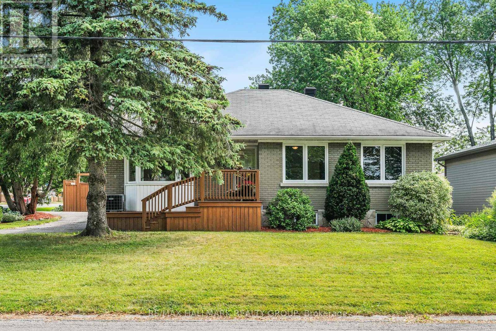 Ottawa, ON K1J7K3,15 CROWNHILL STREET