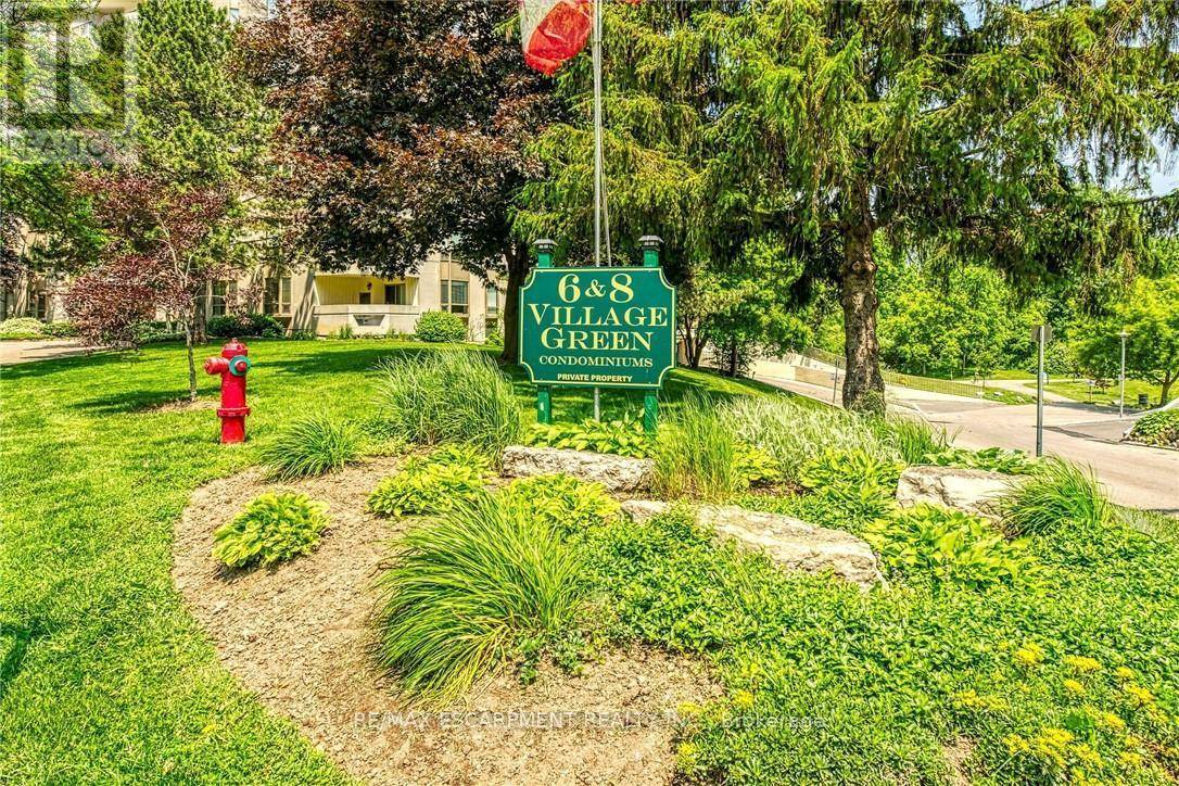 Hamilton (stoney Creek), ON L8G5B8,8 Village Green #112