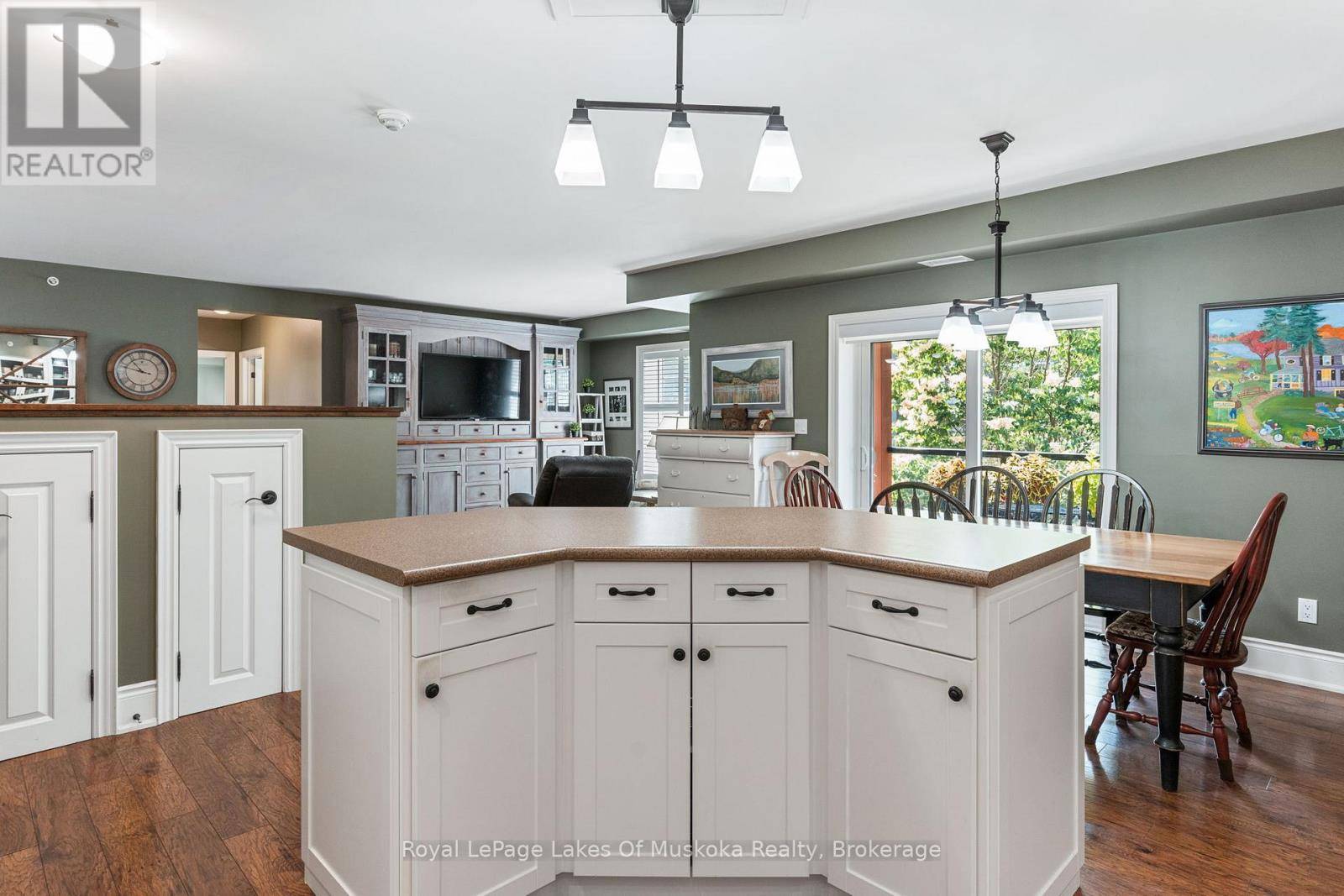 Bracebridge, ON P1L0B6,391 Manitoba ST #205