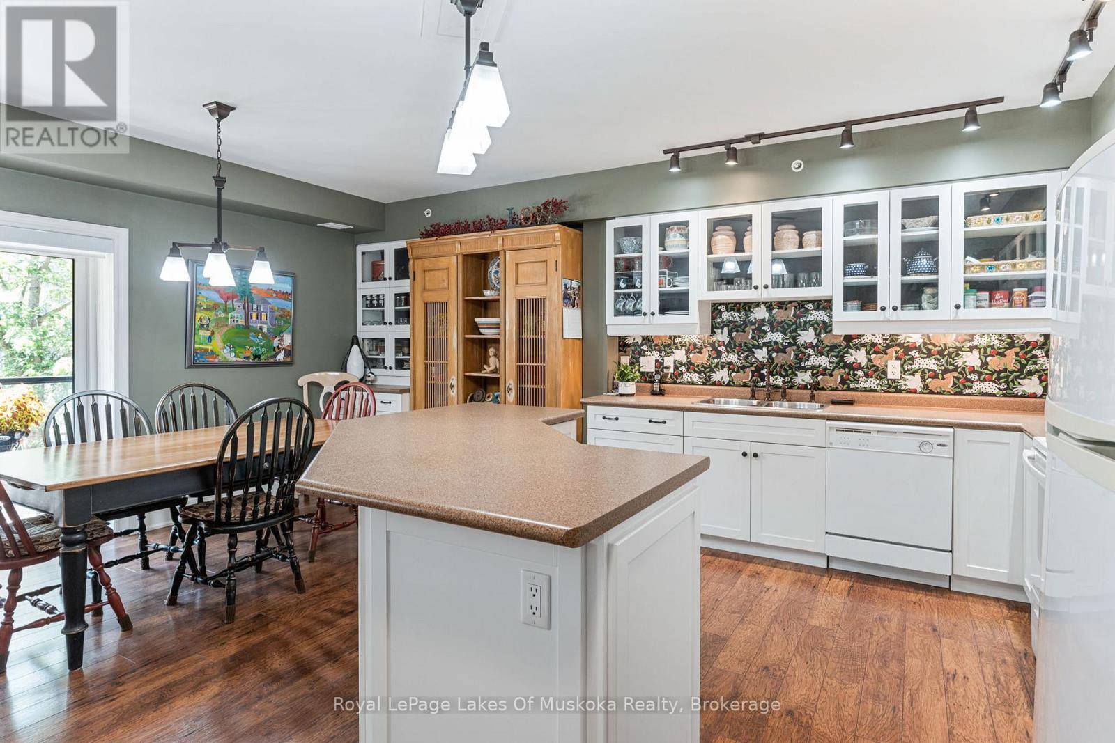 Bracebridge, ON P1L0B6,391 Manitoba ST #205