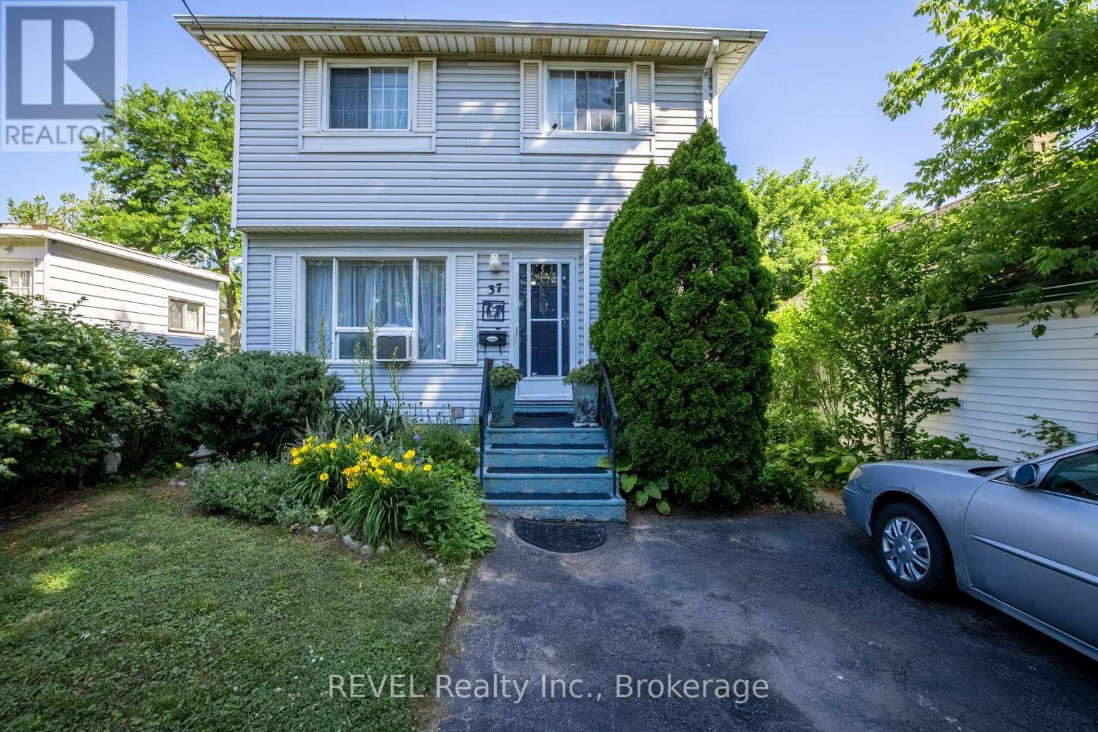 St. Catharines (haig), ON L2R1N9,37 MANCHESTER AVENUE