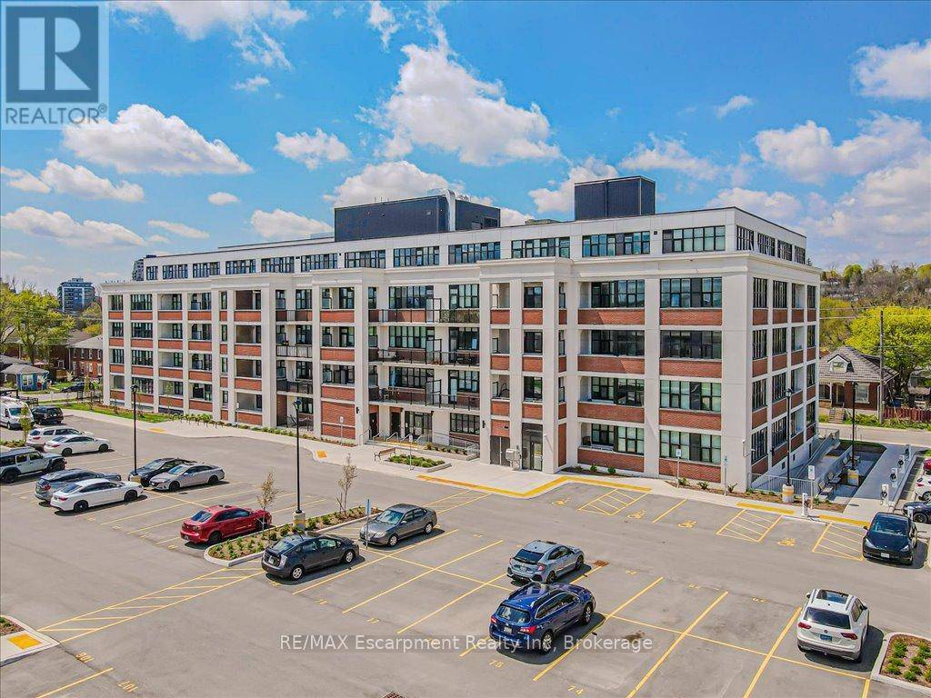Guelph (st. Patrick's Ward), ON N1E0T8,120 Huron ST #528