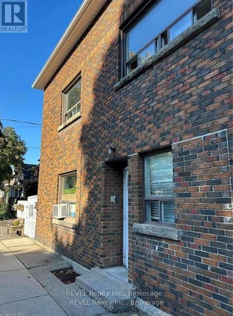 St. Catharines (downtown), ON L2R2J5,45 Louisa ST #3