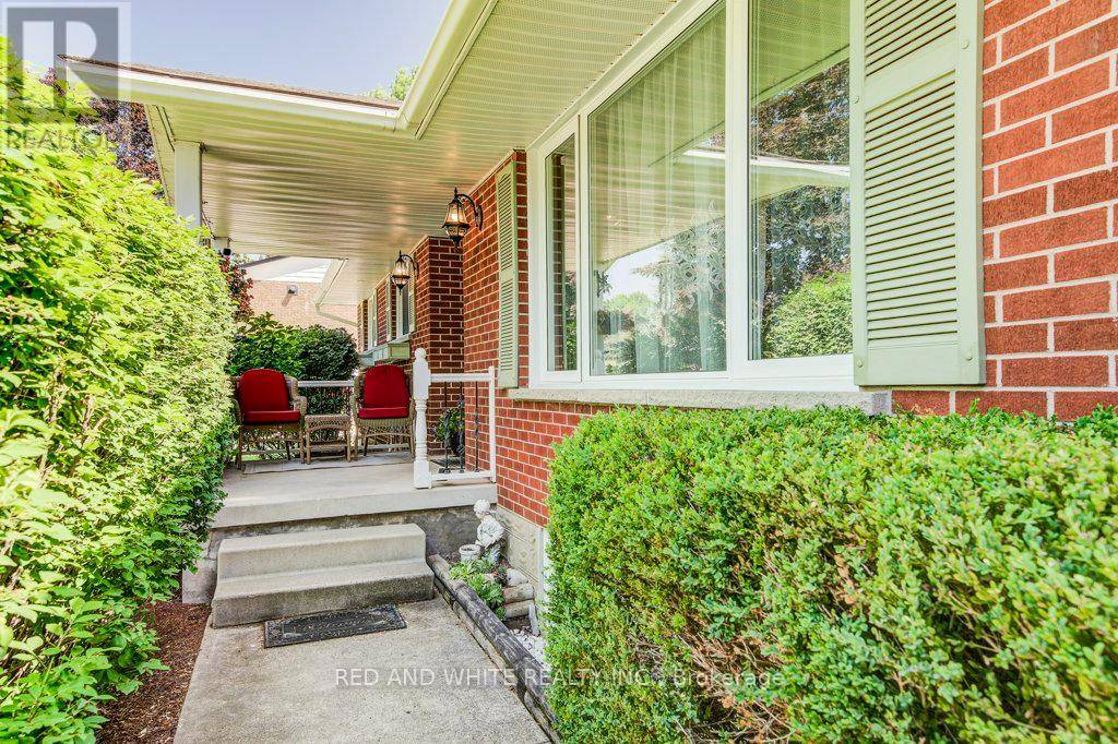 North Dumfries, ON N0B1E0,18 MARSHALL AVENUE