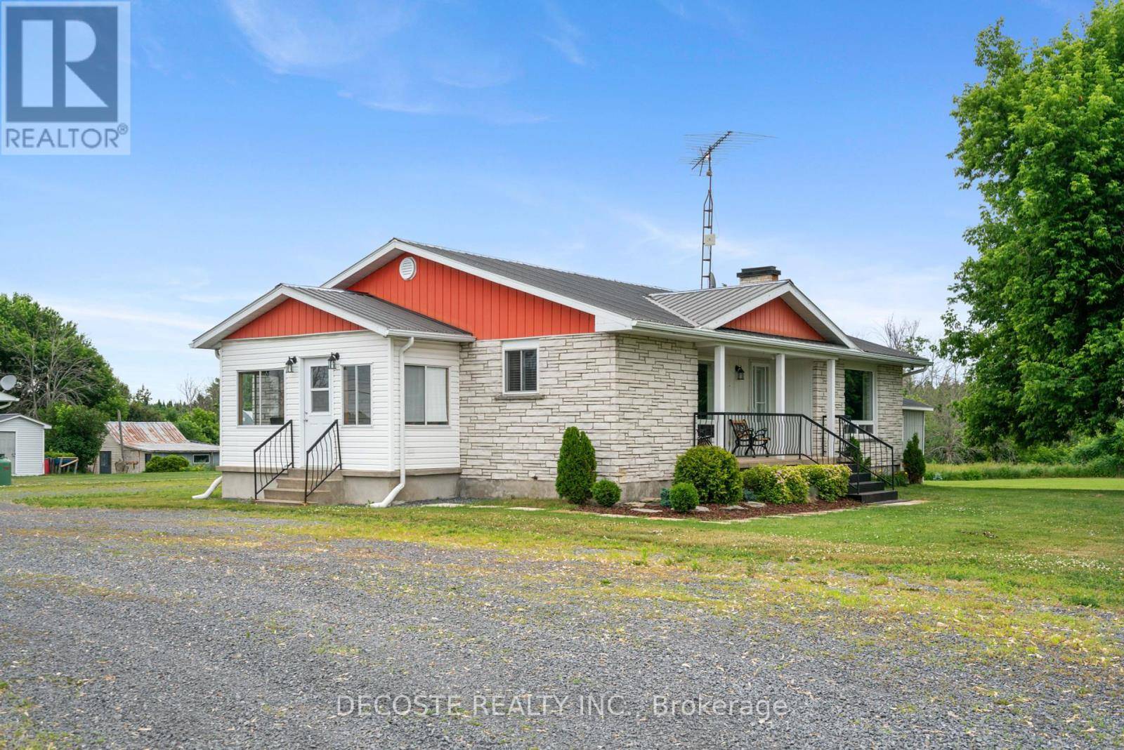 North Glengarry, ON K0C1A0,20330 LOCHIEL ROAD