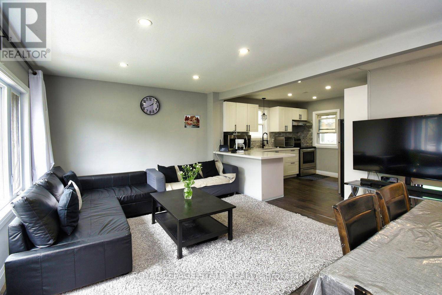 Hamilton (mcquesten), ON L8H2K6,339 MELVIN AVENUE