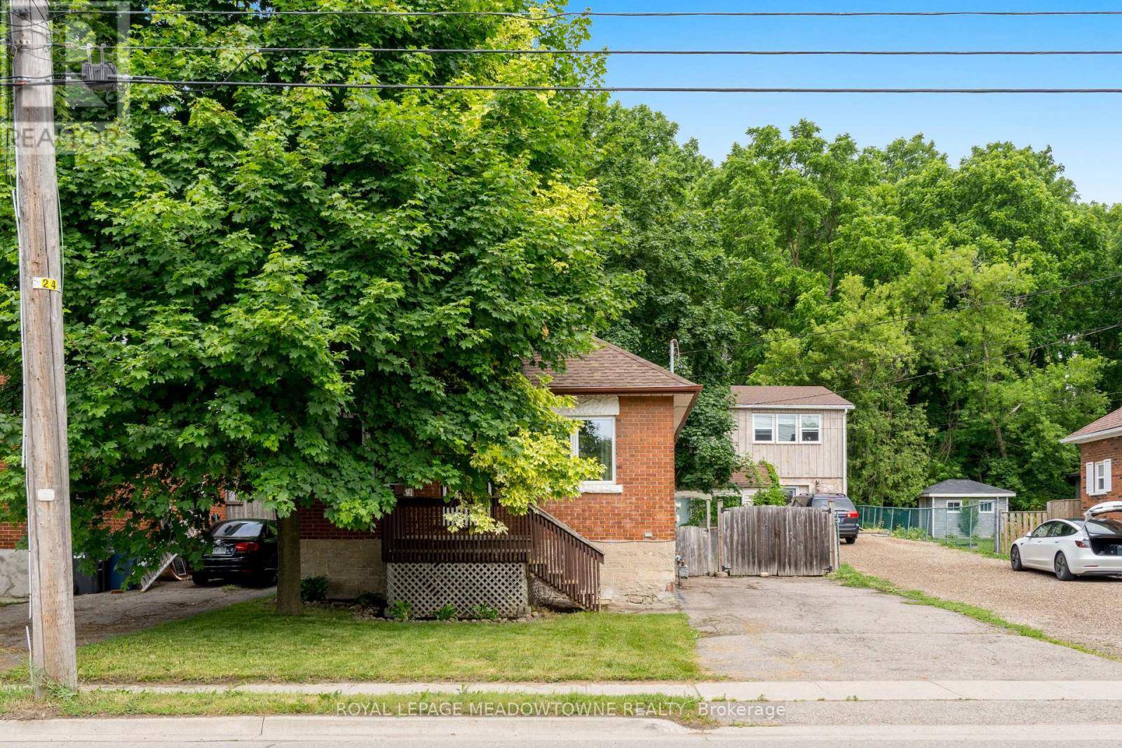 Guelph (st. Patrick's Ward), ON N1E2X3,112 ELIZABETH STREET