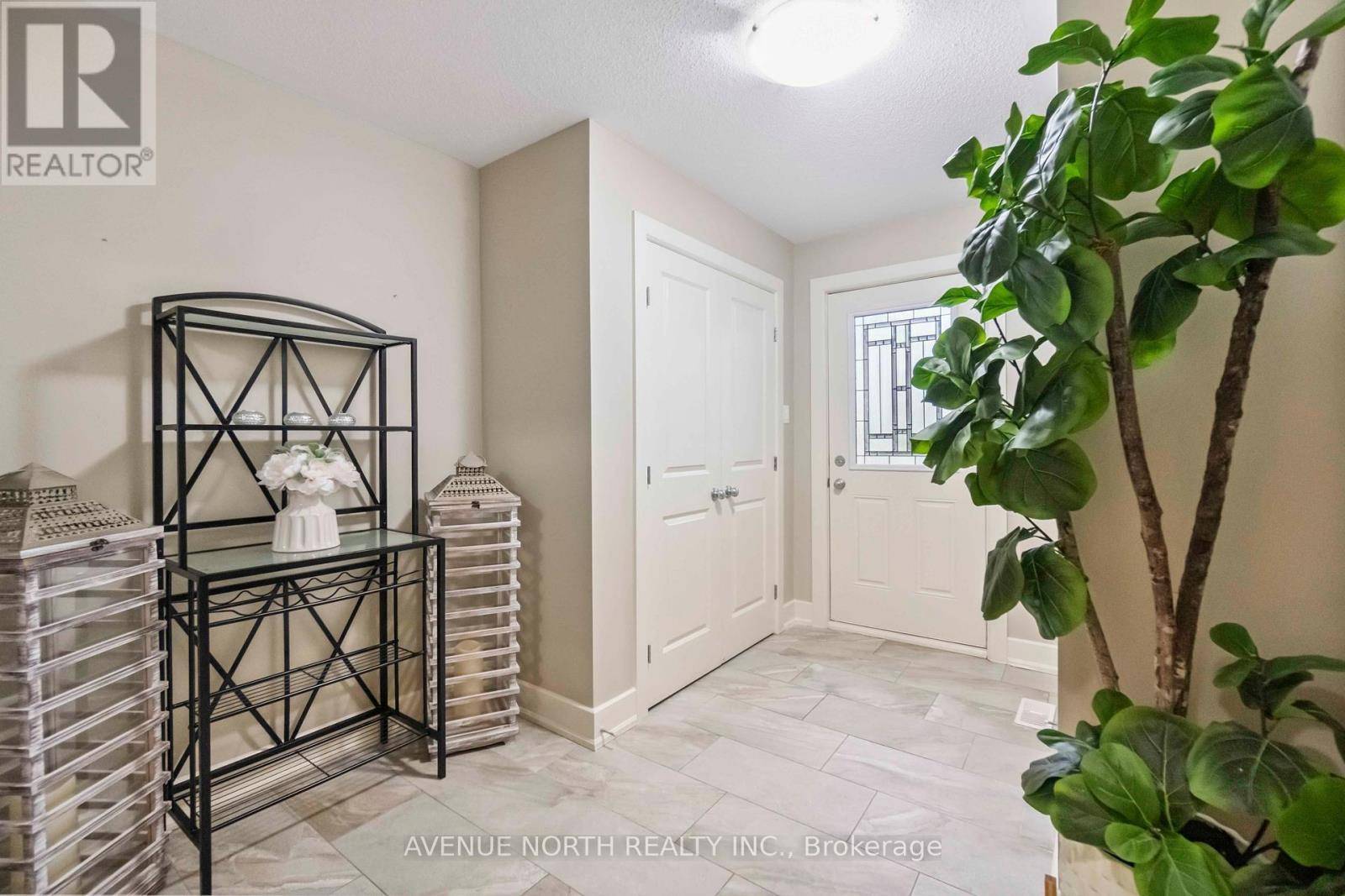Ottawa, ON K1T0J8,718 BUNCHBERRY WAY