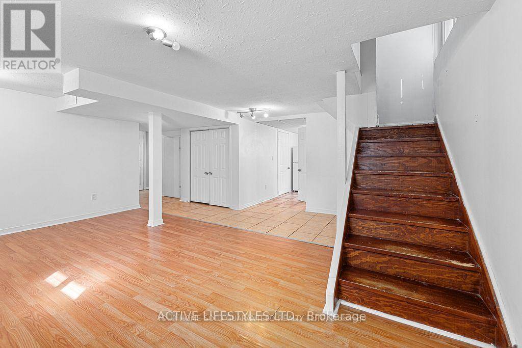 Welland (lincoln/crowland), ON L3B1R9,298 WALLACE AVENUE S