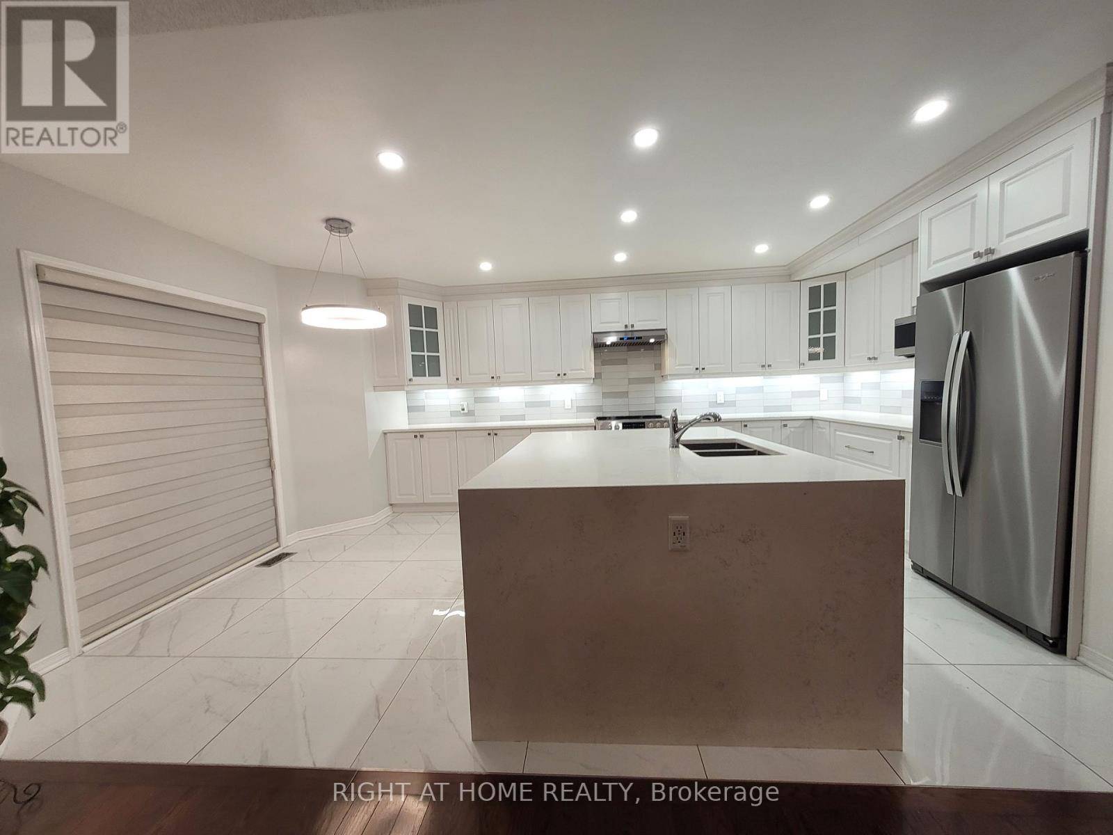 Ottawa, ON K2J5N8,239 HIGHPOINTE CRESCENT