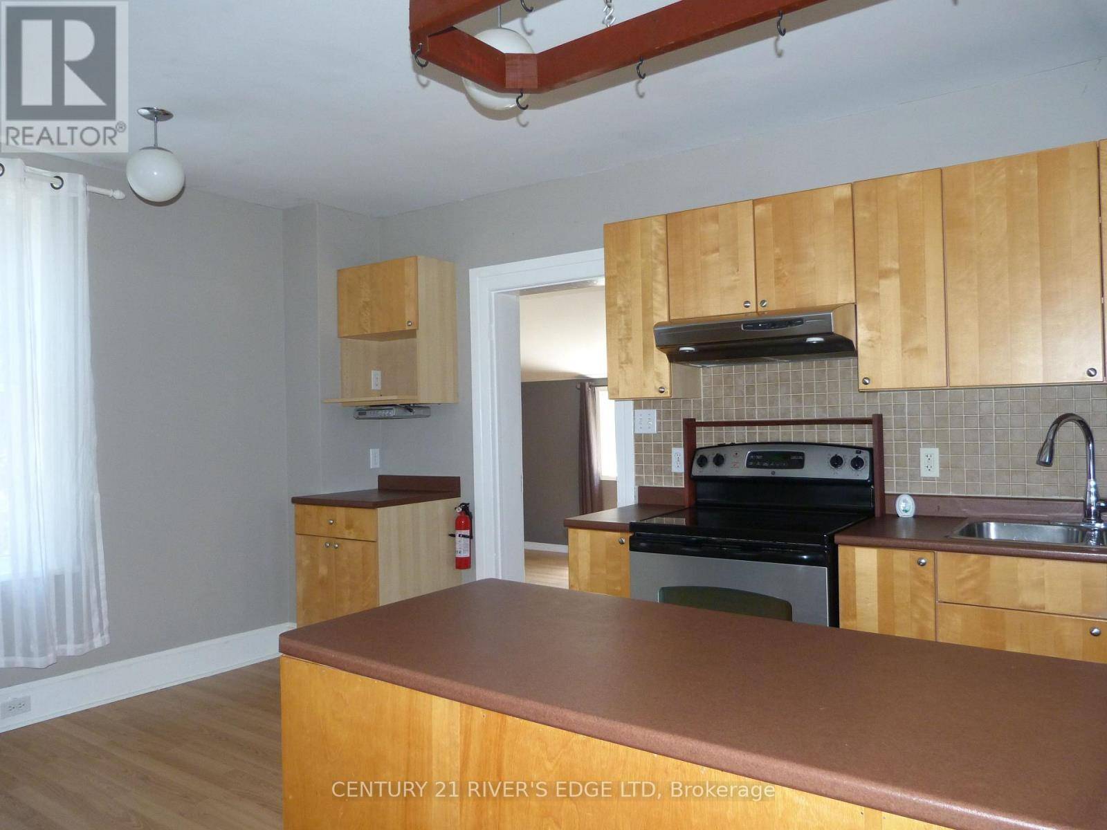 North Dundas, ON K0C2K0,468 GLADSTONE STREET N