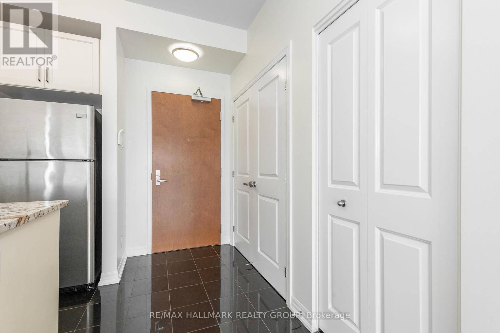 Ottawa, ON K1N0B7,242 Rideau ST #PH1-2702