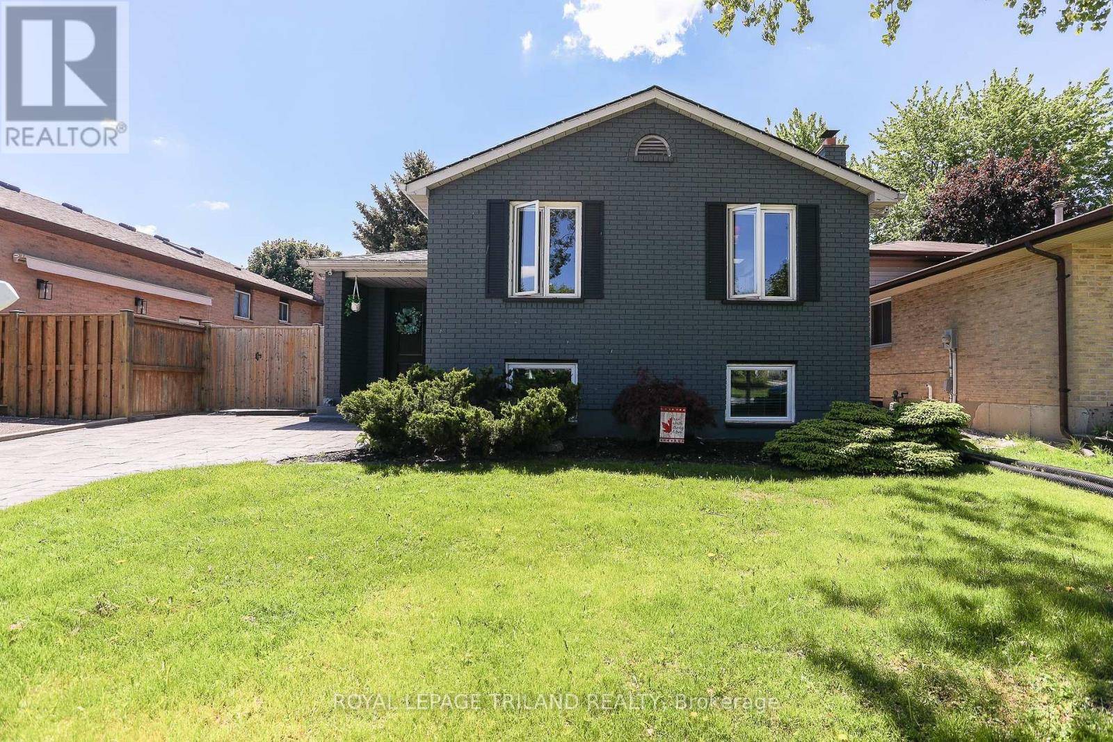 London North (north I), ON N6G4E2,16 BLANCHARD CRESCENT W