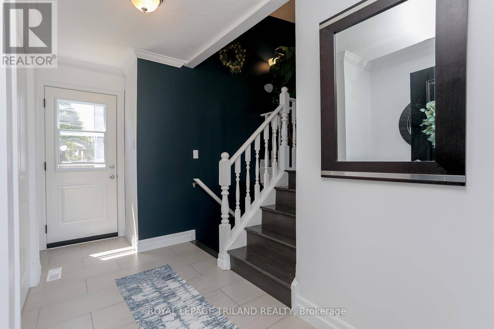 London North (north I), ON N6G4E2,16 BLANCHARD CRESCENT W