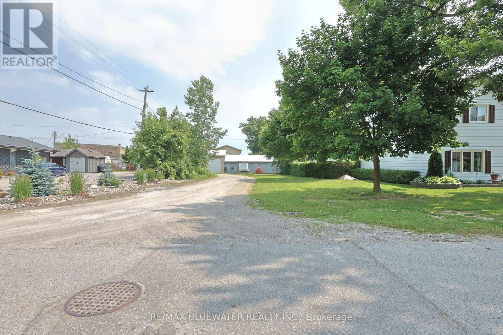Lambton Shores (thedford), ON N0M2N0,84 ROYAL STREET