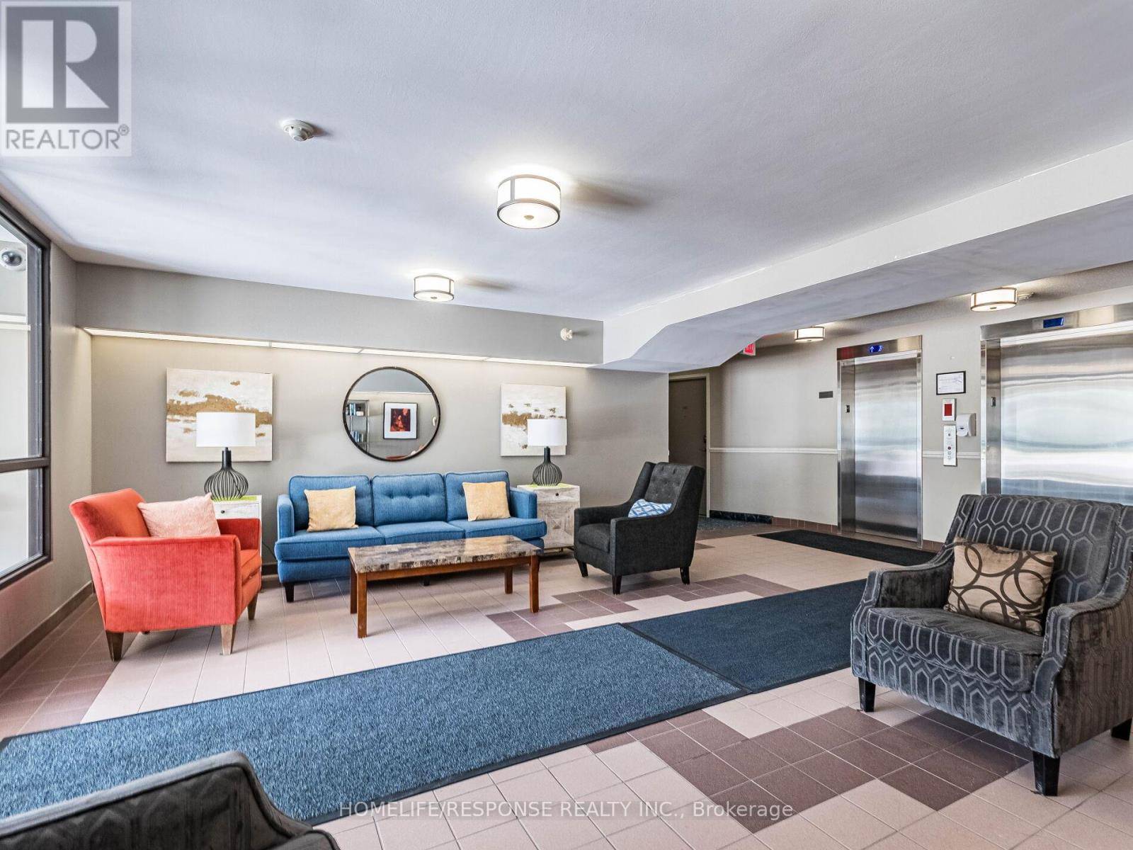 Guelph (junction/onward Willow), ON N1H8H5,107 BAGOT ST #214