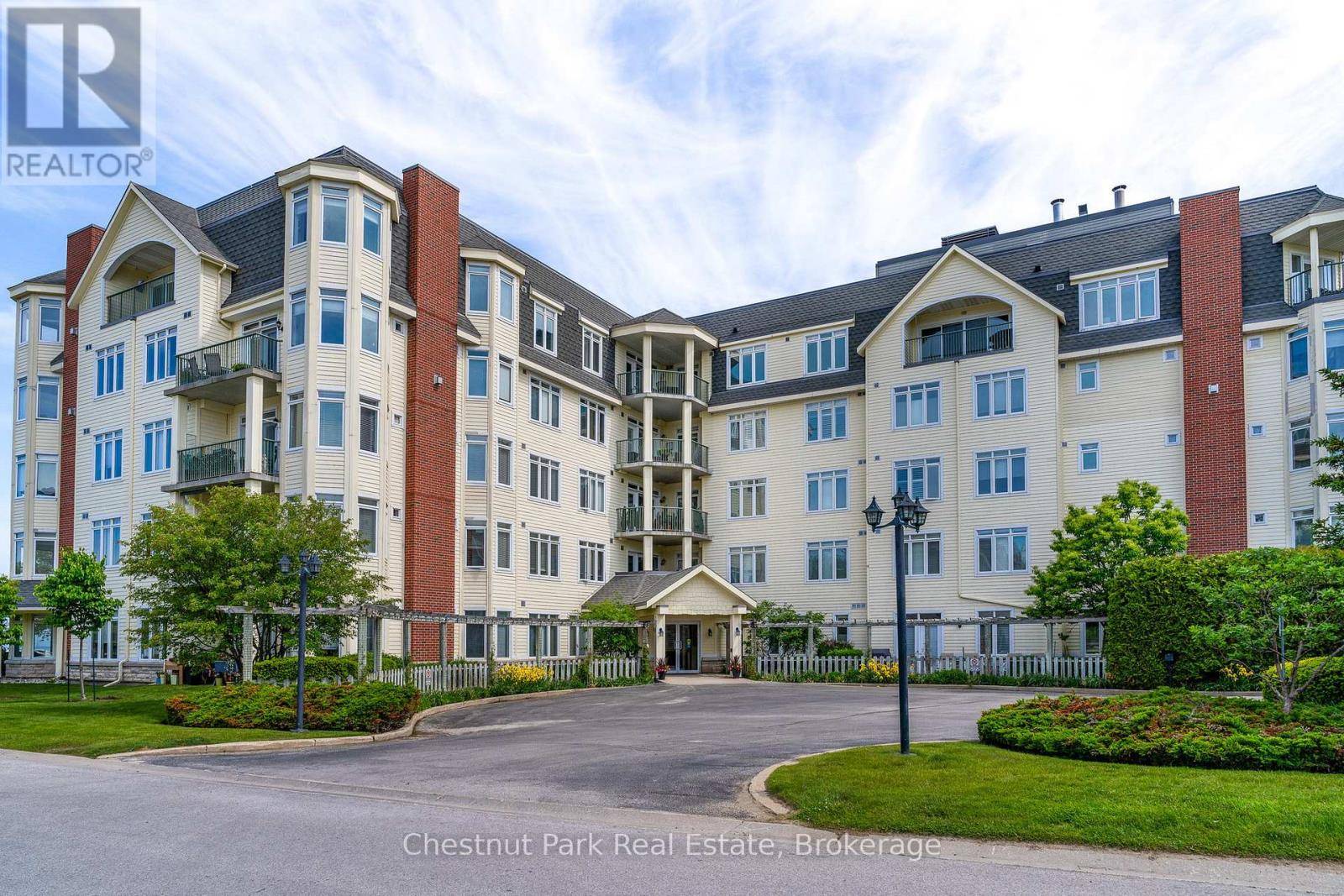 Blue Mountains, ON N0H2P0,10 Bay ST East #PH 1