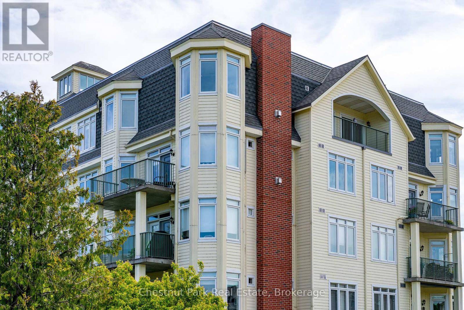 Blue Mountains, ON N0H2P0,10 Bay ST East #PH 1