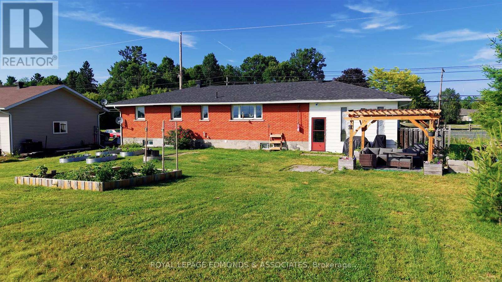 Pembroke, ON K8A6W4,140 MUD LAKE ROAD