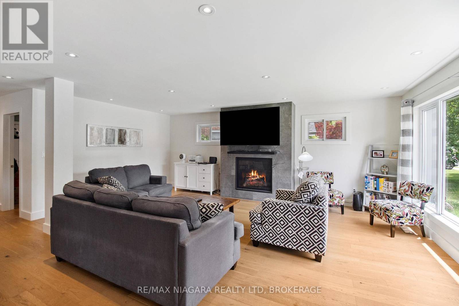 St. Catharines (glendale/glenridge), ON L2T2C2,15 SWAN DRIVE